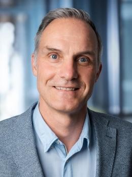 © Landratsamt Zollernalbkreis Mann, graues kurzes Haar, Jacket und Hemd