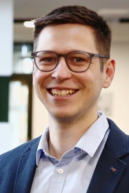 © Landratsamt Zollernalbkreis Mann, dunkles Haar, Hemd und Jacket. Brille