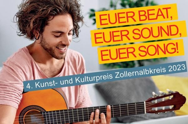 Ein Plakat weist auf den Kunst- und Kulturpreis Zollernalbkreis hin, zu sehen ist ein junger Mann mit Gitarre