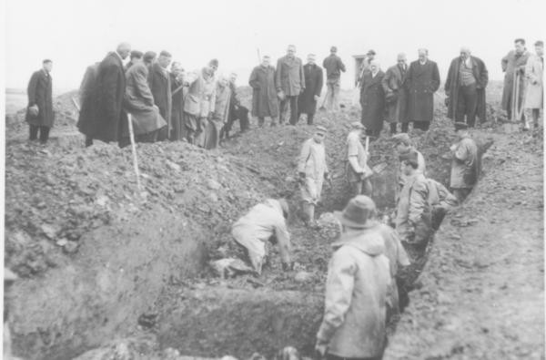 Exhumierung toter KZ-Häftlinge Massengrab KZ Bisingen