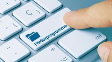 ©momius; Quelle: Fotolia, Datei #141381565 Tastatur mit der Aufschrift "Förderprogramm" auf der Shift Taste
