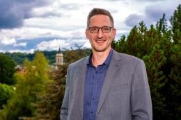 © Landratsamt Zollernalbkreis Mann, dunkles Haar, Brille, Anzug