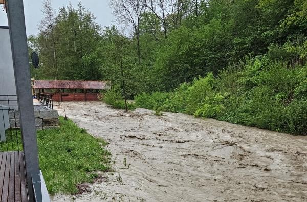 © Landratsamt Zollernalbkreis Das Wasser bahnt sich seinen Weg durch die Ortschaft