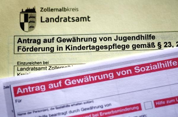 Anträge für Jugend- und Sozialhilfe: Die Kosten dafür steigen rasant. ©Landratsamt Zollernalbkreis Papier-Anträge für Jugendhilfe und Sozialhilfe