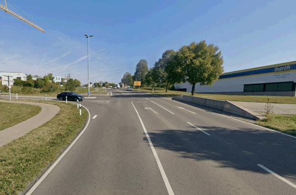 Der Knotenpunkt an der Einmündung Kreisstraße 7107 Neue Rottenburger Straße/Landesstraße 410: Hier wird ein Kreisverkehr gebaut. ©Landratsamt Zollernalbkreis Eine Straße und eine Kreuzung - hier entsteht ein Kreisverkehr.
