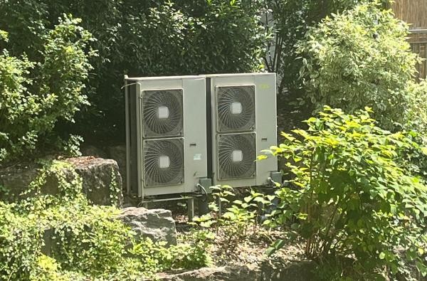 Eine Wärmepumpe. Tipps zum Heizungstausch geben Fachleute der Energieagentur Zollernalb in einem Vortrag. ©Energieagentur Zollernalb Eine Wärmepumpe