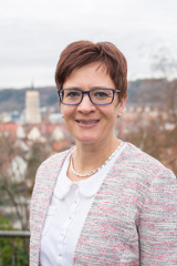 © Landratsamt Zollernalbkreis Frau, braunes Haar, Brille, Bluse und Blazer