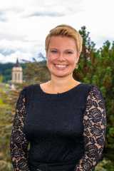 © Landratsamt Zollernalbkreis Frau, kurzes blondes Haar, dunkelblaues Oberteil