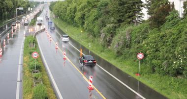 Straße mit Baustelle