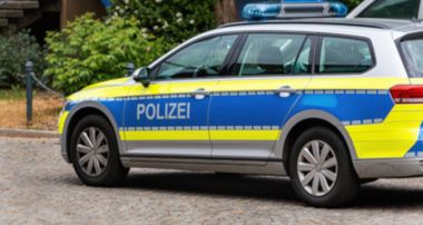 Deutsches Polizeiauto auf der Straße