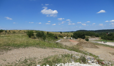 © Abfallwirtschaft/Landratsamt Zollernalbkreis Deponie mit grüner Wiese, Bodenaushub