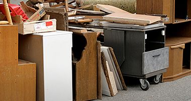 © grafik.design.werbung.BERND RUDEK Verschiedene alte Holzmöbel