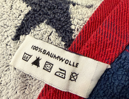 Handtuch mit Pflegeetikett